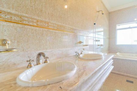 Casa de condomínio à venda com 600m², 5 quartos e 6 vagas