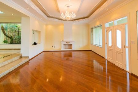 Casa de condomínio à venda com 600m², 5 quartos e 6 vagas