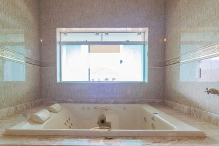 Casa de condomínio à venda com 600m², 5 quartos e 6 vagas