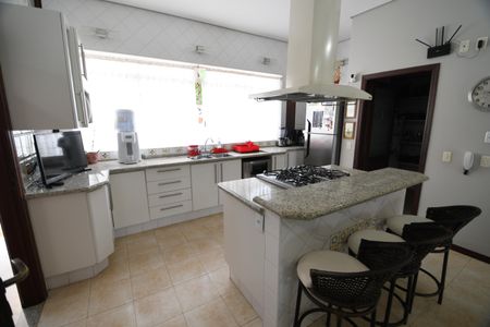 Casa de condomínio à venda com 470m², 4 quartos e 2 vagasCozinha