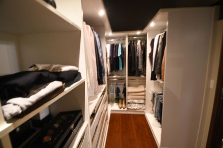 Casa de condomínio à venda com 470m², 4 quartos e 2 vagasQuarto 1 - Suíte  Closet