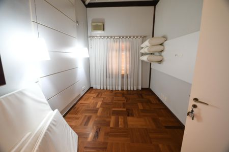 Casa de condomínio à venda com 470m², 4 quartos e 2 vagasQuarto 3 - Suíte 