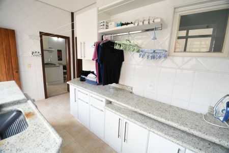 Casa de condomínio à venda com 470m², 4 quartos e 2 vagasÁrea de Serviço