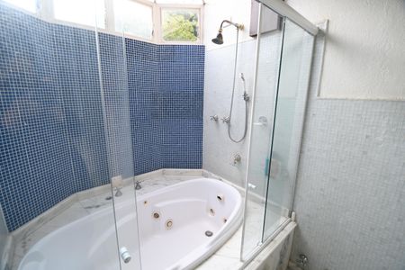 Casa de condomínio à venda com 470m², 4 quartos e 2 vagasBanheiro 2 - Suíte 