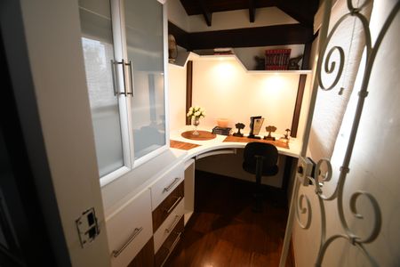 Casa de condomínio à venda com 470m², 4 quartos e 2 vagasEscritório