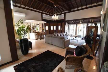 Casa de condomínio à venda com 470m², 4 quartos e 2 vagasSala