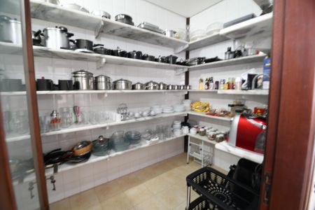 Casa de condomínio à venda com 470m², 4 quartos e 2 vagasCozinha - Despensa