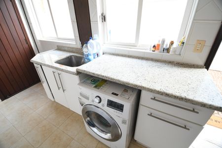 Casa de condomínio à venda com 470m², 4 quartos e 2 vagasÁrea de Serviço