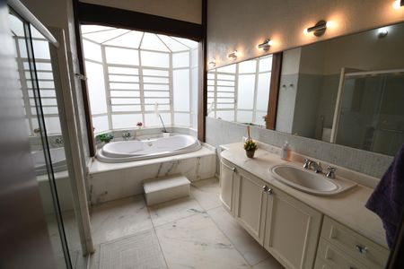 Casa de condomínio à venda com 470m², 4 quartos e 2 vagasBanheiro 4 - Suíte