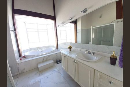 Casa de condomínio à venda com 470m², 4 quartos e 2 vagas