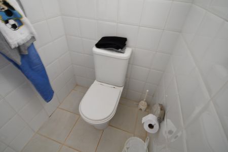 Casa de condomínio à venda com 470m², 4 quartos e 2 vagasBanheiro de serviço