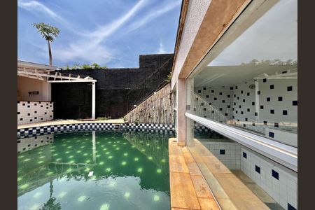 Casa de condomínio à venda com 356m², 3 quartos e 6 vagas Casa de condomínio à venda com 356m², 3 quartos e 6 vagasPiscina