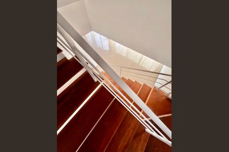 Escada de casa de condomínio à venda com 3 quartos, 356m² em Conjunto Habitacional Vila Santana (sousas), Campinas