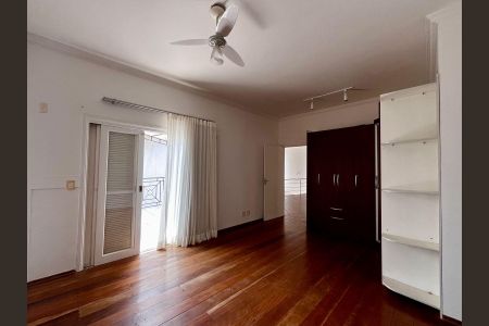 Casa de condomínio à venda com 356m², 3 quartos e 6 vagas Casa de condomínio à venda com 356m², 3 quartos e 6 vagasSuíte 2
