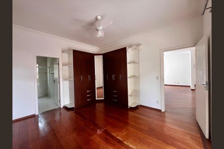 Casa de condomínio à venda com 356m², 3 quartos e 6 vagas Casa de condomínio à venda com 356m², 3 quartos e 6 vagasSuíte 1