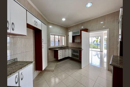 Casa de condomínio à venda com 356m², 3 quartos e 6 vagas Casa de condomínio à venda com 356m², 3 quartos e 6 vagasCozinha
