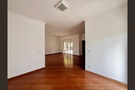 Casa de condomínio à venda com 356m², 3 quartos e 6 vagas Casa de condomínio à venda com 356m², 3 quartos e 6 vagasSala