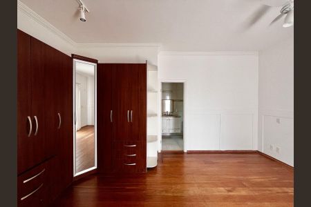 Casa de condomínio à venda com 356m², 3 quartos e 6 vagas Casa de condomínio à venda com 356m², 3 quartos e 6 vagasSuíte 2