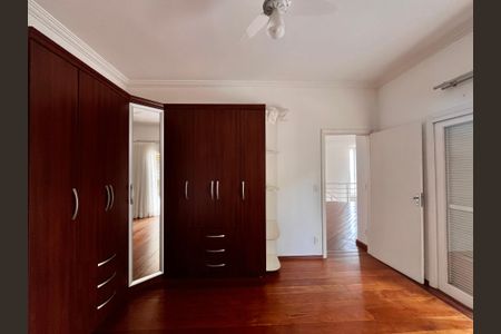 Casa de condomínio à venda com 356m², 3 quartos e 6 vagas Casa de condomínio à venda com 356m², 3 quartos e 6 vagasSuíte 1
