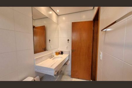 Casa de condomínio à venda com 330m², 4 quartos e 4 vagas