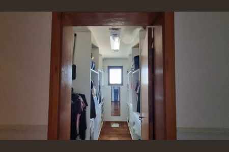 Casa de condomínio à venda com 330m², 4 quartos e 4 vagas