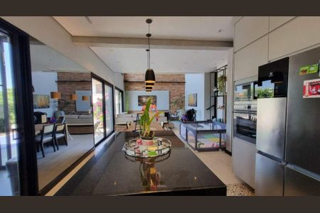 Casa de condomínio à venda com 330m², 4 quartos e 4 vagas
