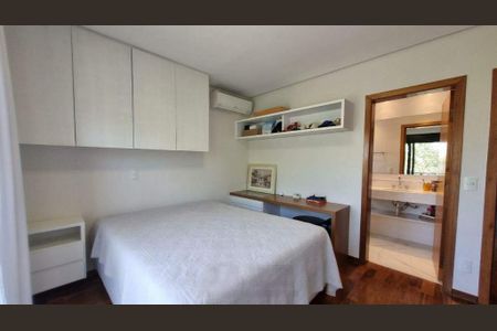 Casa de condomínio à venda com 330m², 4 quartos e 4 vagas