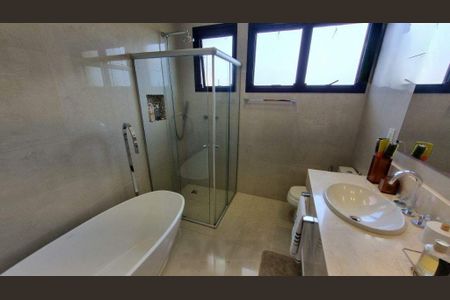 Casa de condomínio à venda com 330m², 4 quartos e 4 vagas