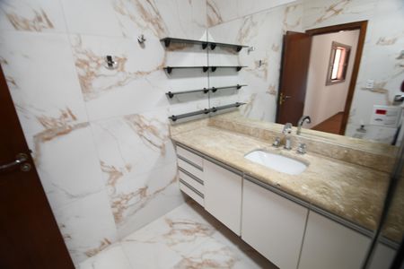 Casa de condomínio à venda com 650m², 5 quartos e 4 vagasBanheiro - Suíte 2