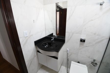 Casa de condomínio à venda com 650m², 5 quartos e 4 vagasBanheiro Social 2