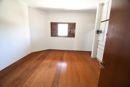 Casa de condomínio à venda com 650m², 5 quartos e 4 vagasSuíte 2