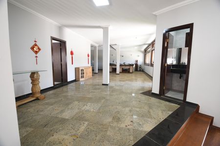 Casa de condomínio à venda com 650m², 5 quartos e 4 vagasSala