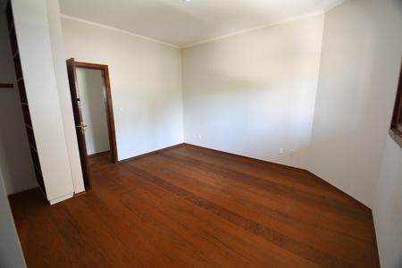 Casa de condomínio à venda com 650m², 5 quartos e 4 vagasSuíte 2