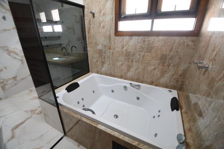 Casa de condomínio à venda com 650m², 5 quartos e 4 vagasBanheiro - Suíte 2