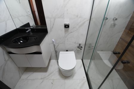 Casa de condomínio à venda com 650m², 5 quartos e 4 vagasBanheiro Social 2