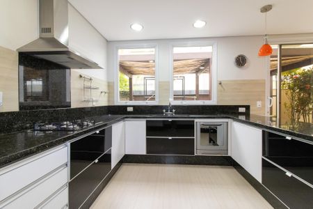 Casa de condomínio à venda com 434m², 4 quartos e 4 vagas Casa de condomínio à venda com 434m², 4 quartos e 4 vagasCozinha