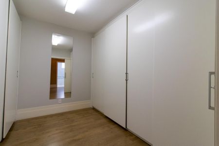 Casa de condomínio à venda com 434m², 4 quartos e 4 vagas Casa de condomínio à venda com 434m², 4 quartos e 4 vagasSuíte 1