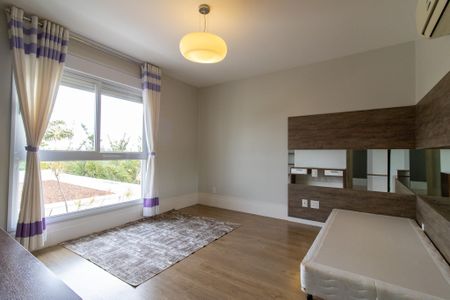 Casa de condomínio à venda com 434m², 4 quartos e 4 vagas Casa de condomínio à venda com 434m², 4 quartos e 4 vagasSuíte 4