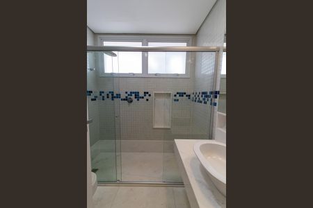 Casa de condomínio à venda com 434m², 4 quartos e 4 vagas Casa de condomínio à venda com 434m², 4 quartos e 4 vagasBanheiro da Suíte 3