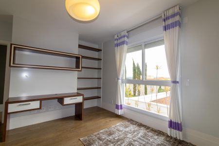 Casa de condomínio à venda com 434m², 4 quartos e 4 vagas Casa de condomínio à venda com 434m², 4 quartos e 4 vagasSuíte 4