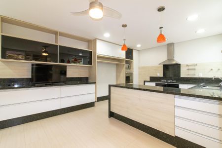 Casa de condomínio à venda com 434m², 4 quartos e 4 vagas Casa de condomínio à venda com 434m², 4 quartos e 4 vagasCozinha