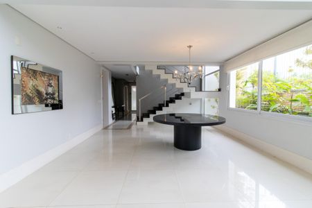 Casa de condomínio à venda com 434m², 4 quartos e 4 vagas Casa de condomínio à venda com 434m², 4 quartos e 4 vagasSala