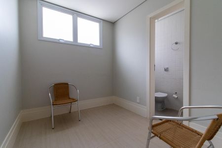 Casa de condomínio à venda com 434m², 4 quartos e 4 vagas Casa de condomínio à venda com 434m², 4 quartos e 4 vagasÁrea de Serviço