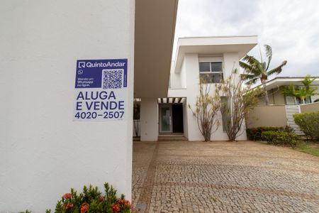 Casa de condomínio à venda com 434m², 4 quartos e 4 vagas Casa de condomínio à venda com 434m², 4 quartos e 4 vagasPlaca