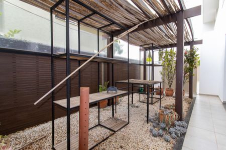 Casa de condomínio à venda com 434m², 4 quartos e 4 vagas Casa de condomínio à venda com 434m², 4 quartos e 4 vagasÁrea externa