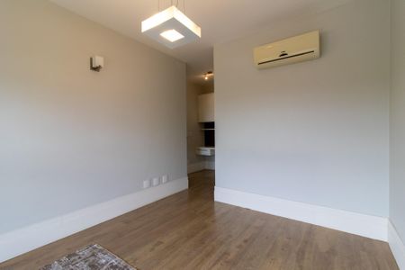 Casa de condomínio à venda com 434m², 4 quartos e 4 vagas Casa de condomínio à venda com 434m², 4 quartos e 4 vagasSuíte 3