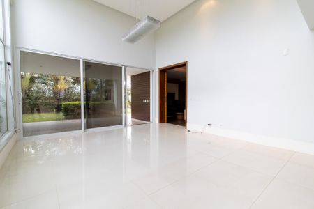 Casa de condomínio à venda com 434m², 4 quartos e 4 vagas Casa de condomínio à venda com 434m², 4 quartos e 4 vagasSala