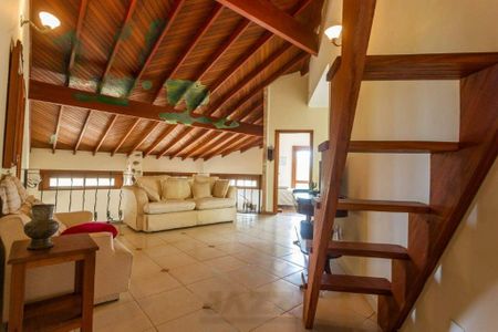 Casa de condomínio à venda com 700m², 5 quartos e 4 vagas