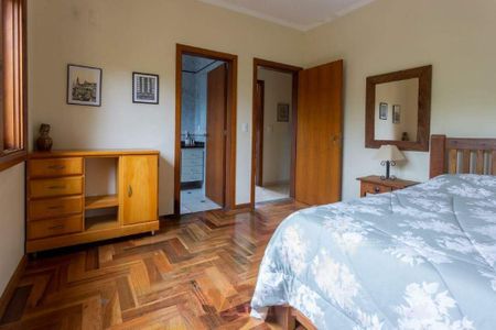 Casa de condomínio à venda com 700m², 5 quartos e 4 vagas
