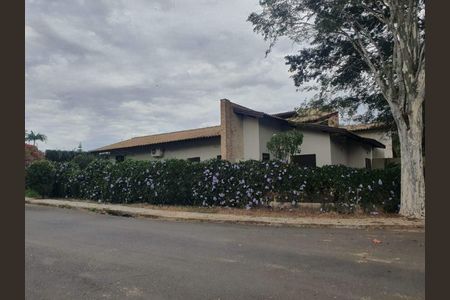 Casa de condomínio à venda com 360m², 3 quartos e 4 vagas